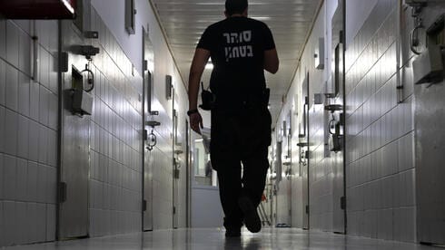 שב"ס הגיע לבית המשפט: רימוני הלם באגפי הכלא ומאות עקיצות פשפשים