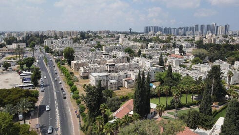 על מגרש בשטח 435 מ"ר: בכמה נמכר בית דו משפחתי עם 4 חדרים ברמלה?