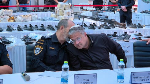 כולל הקצינה שבמחלוקת: בן גביר הורה על הקפאת המינויים - אבל המפכ"ל קידם בכירים