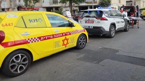 קשישה נהרגה מפגיעת רכב בתל אביב, בן 80 נעצר בחשד שנמלט מהמקום