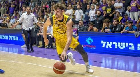 רבע 2, 02:46: הפועל ב"ש - הפועל חולון 44:29