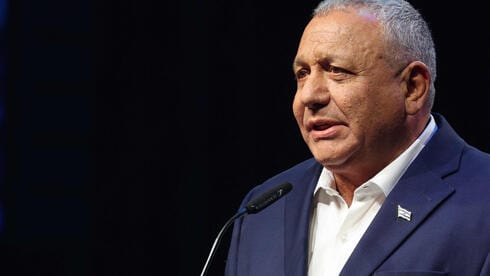 פגישת איזנקוט וראשי הרשויות הסתיימה בהכחשה: "לא התחייבתי שעבאס יהיה בממשלה"