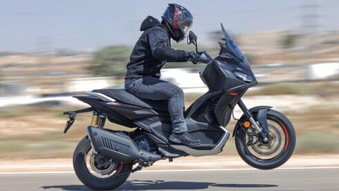 קטנוע אדוונצ'ר חדש בשכונה - אפריליה SRGT400