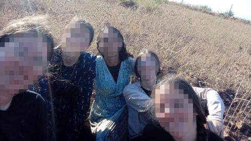 במקביל לתקיפות בדרום לבנון: נערות ישראליות חצו את הגבול, חיילי צה"ל רודפים אחריהן