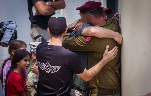 אשתו של הראל ספדה כשילדיהם לצידה: "הם יגדלו בבית שמח, עם ריקודים ושירים"