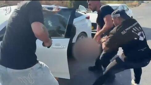 בן של ח"כ לשעבר נעצר ליד רמלה עם אקדח מוברח: "חלון רכבו נופץ כדי להשתלט עליו"