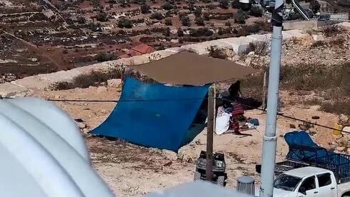 צה"ל עדיין לא פינה את אוהל המתנחלים שמול בתי הפלסטינים: "הם לא עוזבים"