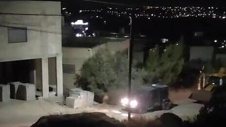 Israeli forces arrive in Qusra in the dead of night to evacuate Jewish extremists