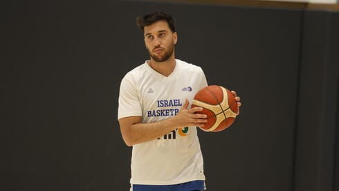 גורמים בהפועל ת"א דוחפים לצרף את בלאט לאימונים, איטודיס מסתייג