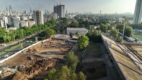 אזור תעשייה קדום נחשף צמוד לאצטדיון כדורגל בגוש דן