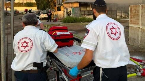 נער נפצע קשה בחולון, נבדק חשד שרימון הושלך לדירה