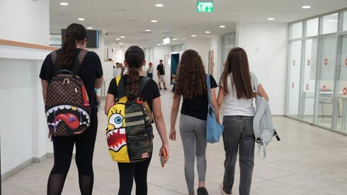 להפוך את י"ב לשנת מכינה ושנת שירות משולבת