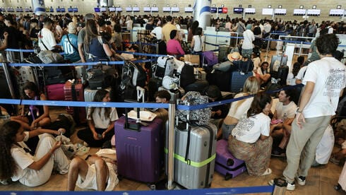 עד 700 שקל בתלושים: בנתב"ג מחפשים בדחיפות פורקי מזוודות