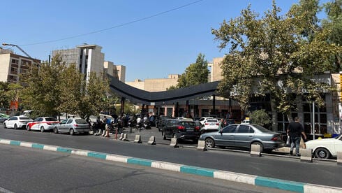 חצי שנה למלחמה, באיראן חוזרים לדבר על מחאות: "אנשים רעבים. כלום לא יעצור את זה"