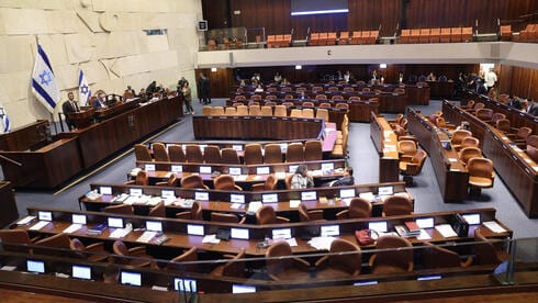 50% מהאוכלוסייה - אבל פחות בכנסת: הייצוג הנשי במפלגות לקראת הבחירות