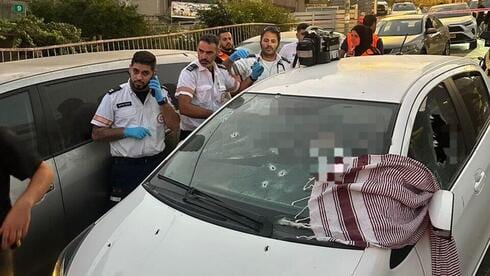 רצח כפול בצפון: שני גברים נורו למוות ברכב
