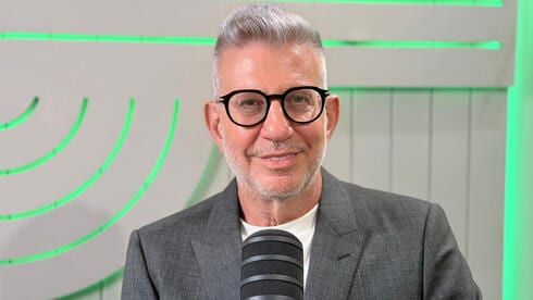 אלדד תמיר: "מכונית גדולה זה שופוני. אני נוסע במוניות או בקורקינט"