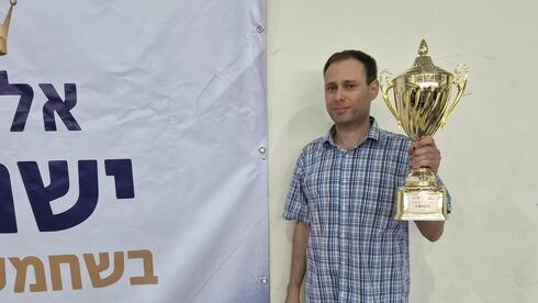 בתחרות הגדולה ביותר שנערכה בארץ: יבגני פוסטני אלוף ישראל בשח מהיר