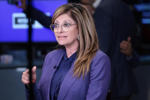 המגישה הוותיקה שמחבב טראמפ פוטרה במפתיע: "העבירה מידע פנימי לבית הלבן"