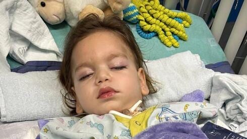 גיא הפעוט התחשמל במלון - ומאושפז בבית עם פגיעה מוחית: "מחכים לתשובות"