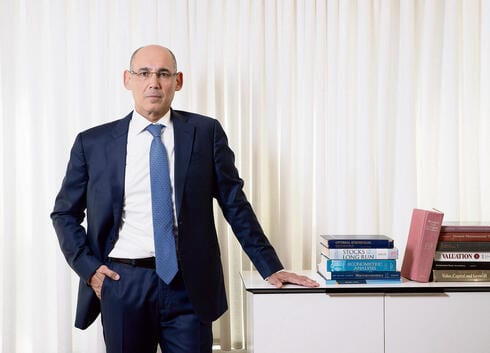 "אני רץ בים עם קרם הגנה וכובע מצחיה ואנשים צועקים לי: 'תוריד את הריבית'"