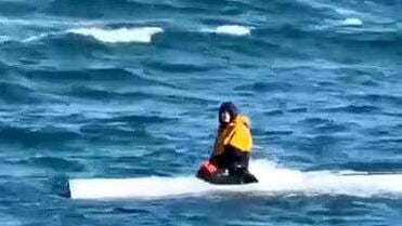 הישרדות בלב ים: בן 15 נסחף לבד 3 ימים מאלסקה לכיוון רוסיה – וחולץ בחיים