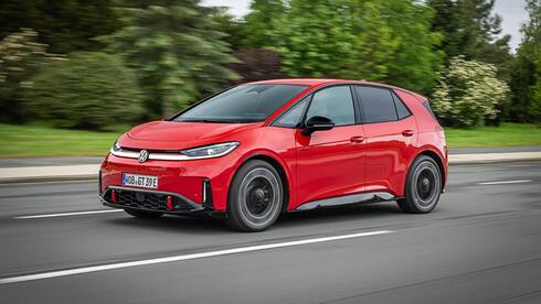 פולקסווגן חשפה לעולם GTI חדשה: עם חשמל, הנעה אחורית ובלעדינו