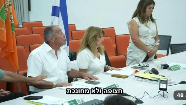 ראש העיר התפרץ ואיים על חברת המועצה: "את חצופה ולא מחונכת, ניפטר ממך" | צפו