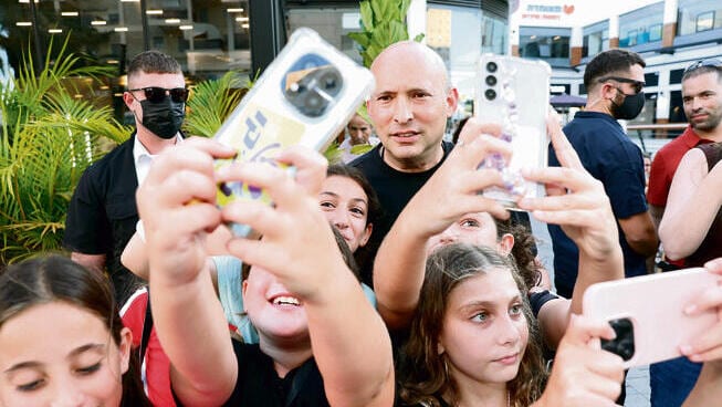 "ביביסטים יפסלו אותי, אבל יש 10 מנדטים של ליכוד רך" | בדרכים עם נפתלי בנט