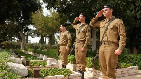 צילום אחד, 50 שנה, שלושה לוחמים: התמונה המצמררת - והיחיד שנותר לספר