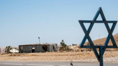 "אישה ערה כל הלילה כדי שלא ישרפו לה את הבית עם הילדים"