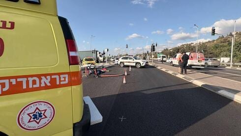 רוכב אופניים חשמליים נהרג מפגיעת משאית ליד זכרון יעקב