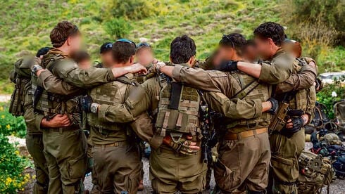 "אנחנו לא מכונות לחימה - וסוחבים את המלחמה על הגב": 70 שנה לסיירת צנחנים