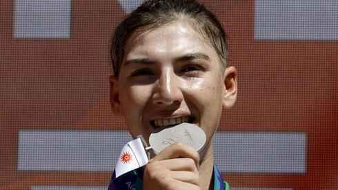 הרוכבת שהתחפשה לגבר כדי לחמוק מהטליבאן זכתה במדליה: "שמחה שנלחמתי"
