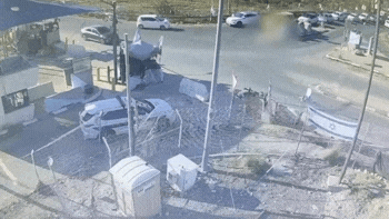 דוהר למחסום - ודורס ישראלי: פצוע קשה בפיגוע, המחבל חוסל