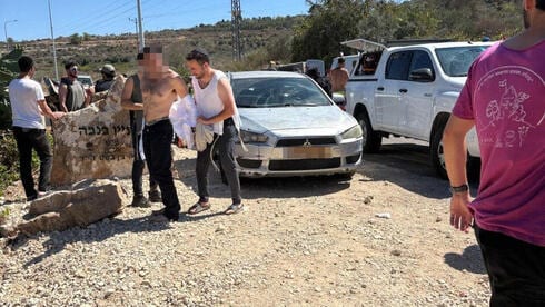 המחבל התחיל לירות - וממקום המסתור נחמיה שלף מצלמה | רגעי האימה במעיין