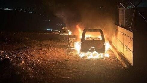 הצתת מכוניות וכתובות מאיימות בכפר פלסטיני בשומרון: "קוסרה, חכו בחמישי"