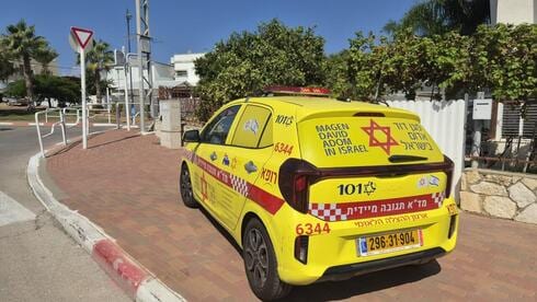 טרגדיה בעכו: תינוק בן שבועיים מת, נבדק אם ישן במיטת הוריו