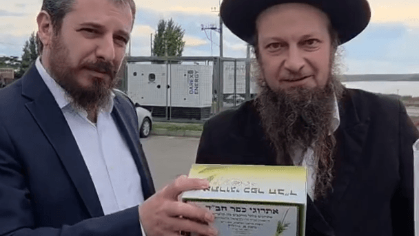 אין פטור משירות, יש אתרוג: חסיד ברסלב שגויס לצבא אוקראינה קיבל את 4 המינים