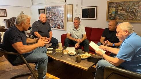 המהלכים הראשונים שמתכנן גוש השינוי במקרה של ניצחון