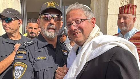 בן גביר והמפכ"ל התחבקו אחרי הפיצוץ - והשר הפשיר 50 מיליון למשטרה