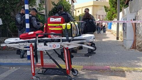 נער נפצע בינוני מפיצוץ מטען חבלה בבניין שבו מתגורר אדם מוכר למשטרה