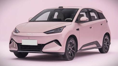 ממיני לסופר: BYD מחדשת את הדולפין סרף
