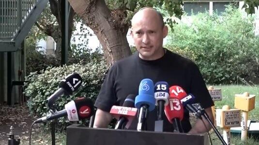 בנט תוקף את נתניהו: "צה"ל עומד לקרוס, חיילים נהרגים כי אין תצפיות וצלפים"
