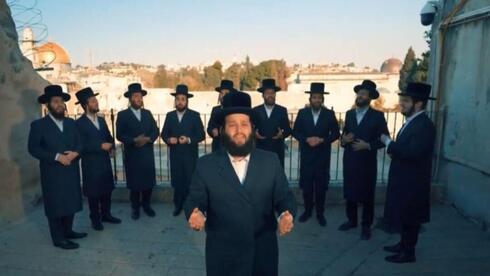 מימון מהעירייה, חסות מהממשלה: תגמול המדינה לאמנים ששרו בתהלוכת העריקים
