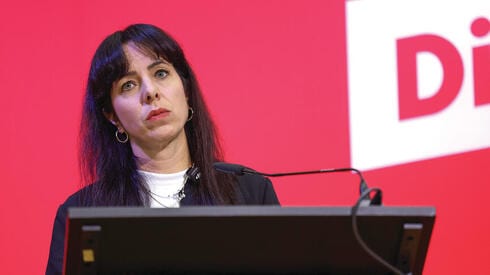 העבר המפוקפק וההווה המדאיג של האישה שרוצה לנהל את ברלין