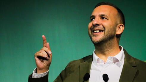 היו"ר היהודי רק יימנע: "הירוקים" בבריטניה מצביעים על "תמיכה בהשמדת ישראל"