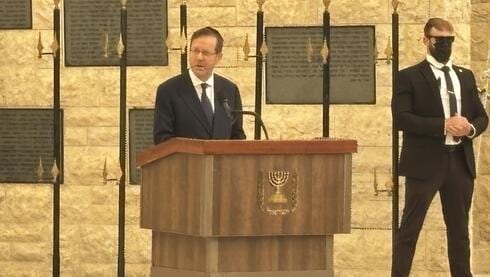 הרצוג בטקס בהר הרצל: "אזרחים שאיש לא קרא להם דהרו אל תוך התופת"