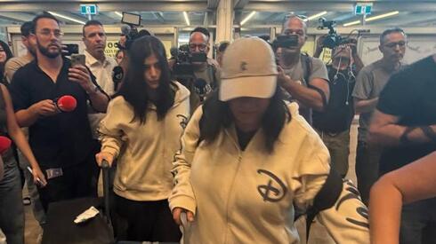 מלי וליאל יהלומי מבקשות לעצור את החיקוי שלהן ב"ארץ נהדרת": "יש סיפורים שלא נכון לגעת בהם"
