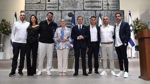 Herzog honors 6 Israelis who thwarted flydubai terror attack